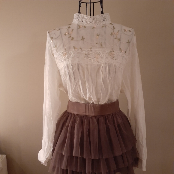 New Victorian embroidered blouse - Picture 2 of 10